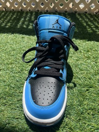 Nike Air Jordan 1 Mid Azul y Negro