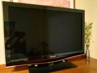 Televisor Samsung Negro y Plateado