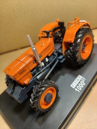 Maqueta Tractor Fiat 1000DT