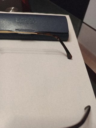Montura metálica de gafas