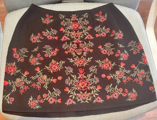 Minifalda Zara bordada flores