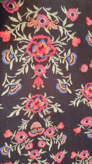 Minifalda Zara bordada flores