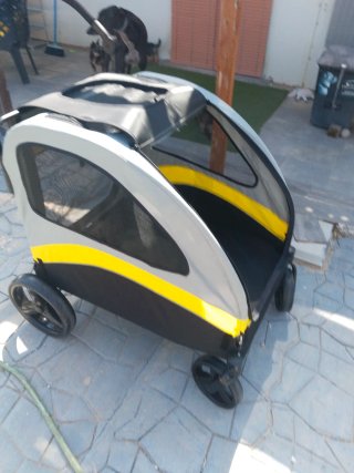 Carro para perros gris y amarillo
