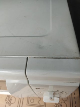 Microondas blanco con mandos giratorios