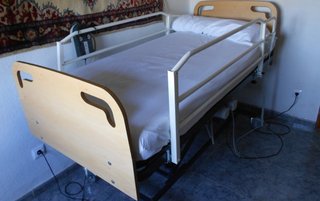Cama articulada para enfermos