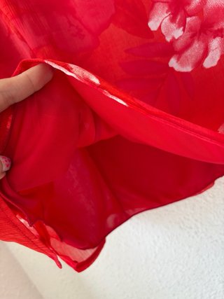 Blusa roja con flores. Punto Roma. Talla 50.