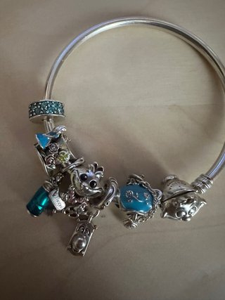 Pulsera Pandora con charms