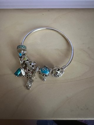 Pulsera Pandora con charms