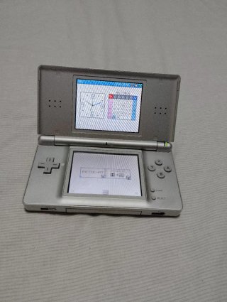 Nintendo DS plateada