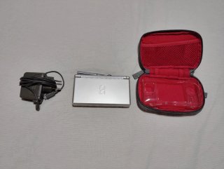 Nintendo DS plateada