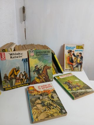 25 novelas de bolsillo, varias ediciones, años 60