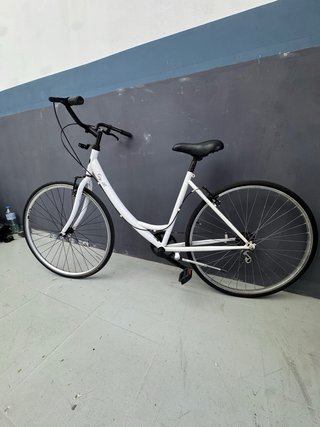 Bicicleta de paseo blanca