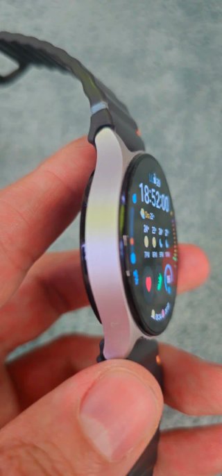 Samsung Galaxy Watch 7 + spigen