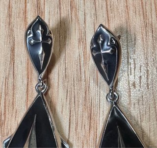 Pendientes gòticos negros y plateados. Killstar.