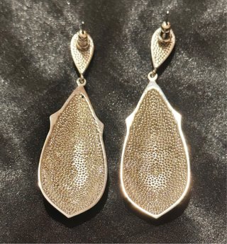 Pendientes gòticos negros y plateados. Killstar.