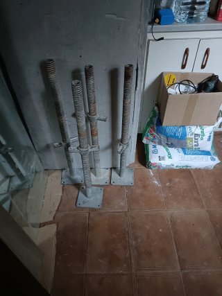 Husillos patas de andamio