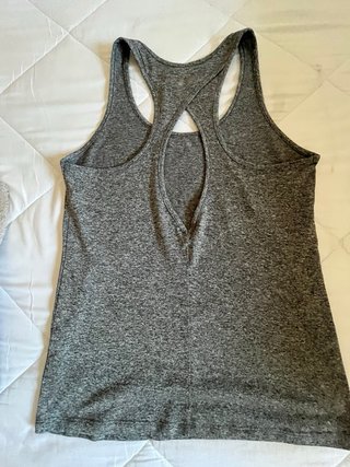 Camiseta Under Armour tirantes gris