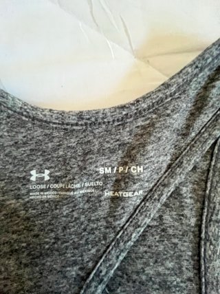 Camiseta Under Armour tirantes gris