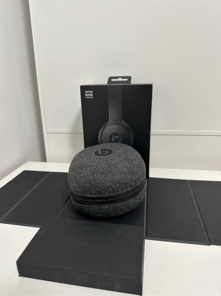 Beats solo pro con caja y bolsa rigida, como nuevo