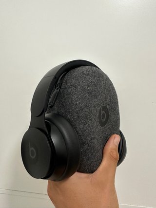 Beats solo pro con caja y bolsa rigida, como nuevo