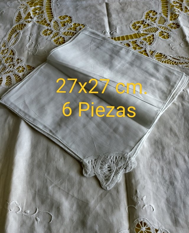 Mantelería  redonda blanca con encaje