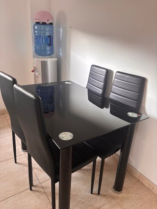 Mesa de comedor de cristal negra