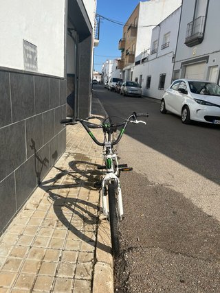Bicicleta BMX 2023 Blanca y Verde