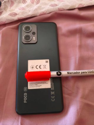 Poco x4 GT solo el móvil cargador y caja perdidas