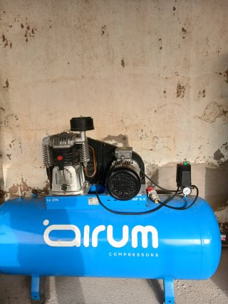 Compresor Airum 270L Trifásico 380W