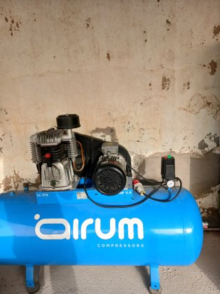Compresor Airum 270L Trifásico 380W