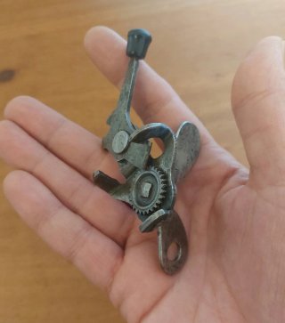 Antiguo abrelatas mariposa - 1940/1960C