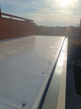Montaje de panel sanwich
