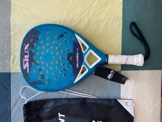 Pala de pádel Siux Valkyria Go 2025 azul y rosa