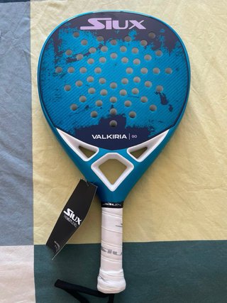 Pala de pádel Siux Valkyria Go 2025 azul y rosa