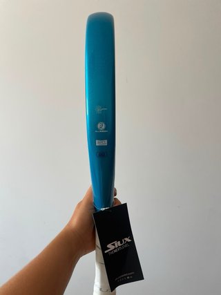 Pala de pádel Siux Valkyria Go 2025 azul y rosa