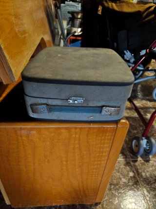 Giradischi portatile vintage Philips in formato valigia