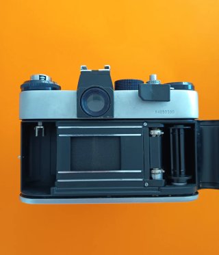 Cámara analógica Zenit ET con objetivo Helios 44-2