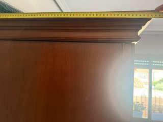 Armario de madera clásico