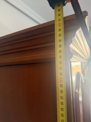 Armario de madera clásico