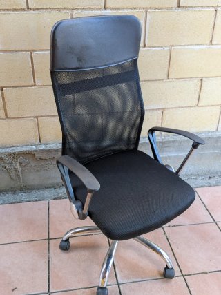 Mesa y silla de escritorio