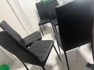 Juego de 4 sillas negras para salón
