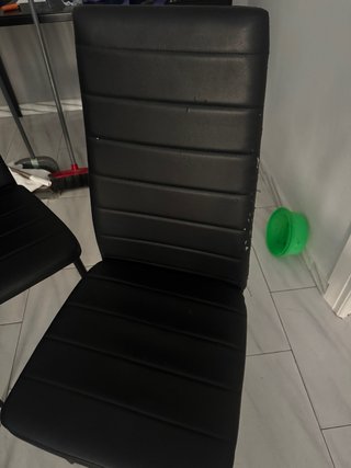 Juego de 4 sillas negras para salón