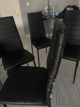 Juego de 4 sillas negras para salón
