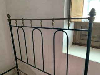 Estructura de cama antigua