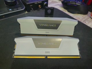 32gb (2X16GB) RAM DDR5 CORSAIR RGB
