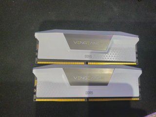 32gb (2X16GB) RAM DDR5 CORSAIR RGB