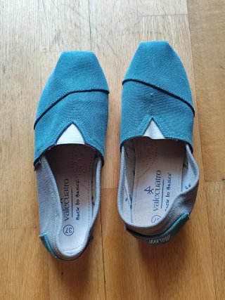 Los zapatos son talla 40 Alpargatas talla 37