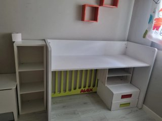 Cama de9ocomvertible en cuna escritorio estanteria