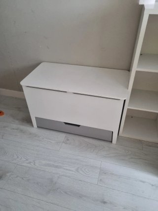 Cama de9ocomvertible en cuna escritorio estanteria