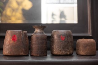 Conjunto de 4 recipientes Tibetanos antiguos.